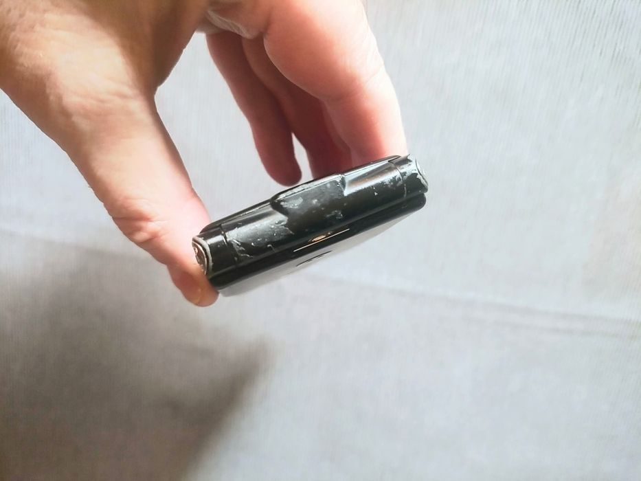 Motorola v3 cu încărcător ( decodat, stare foarte buna)