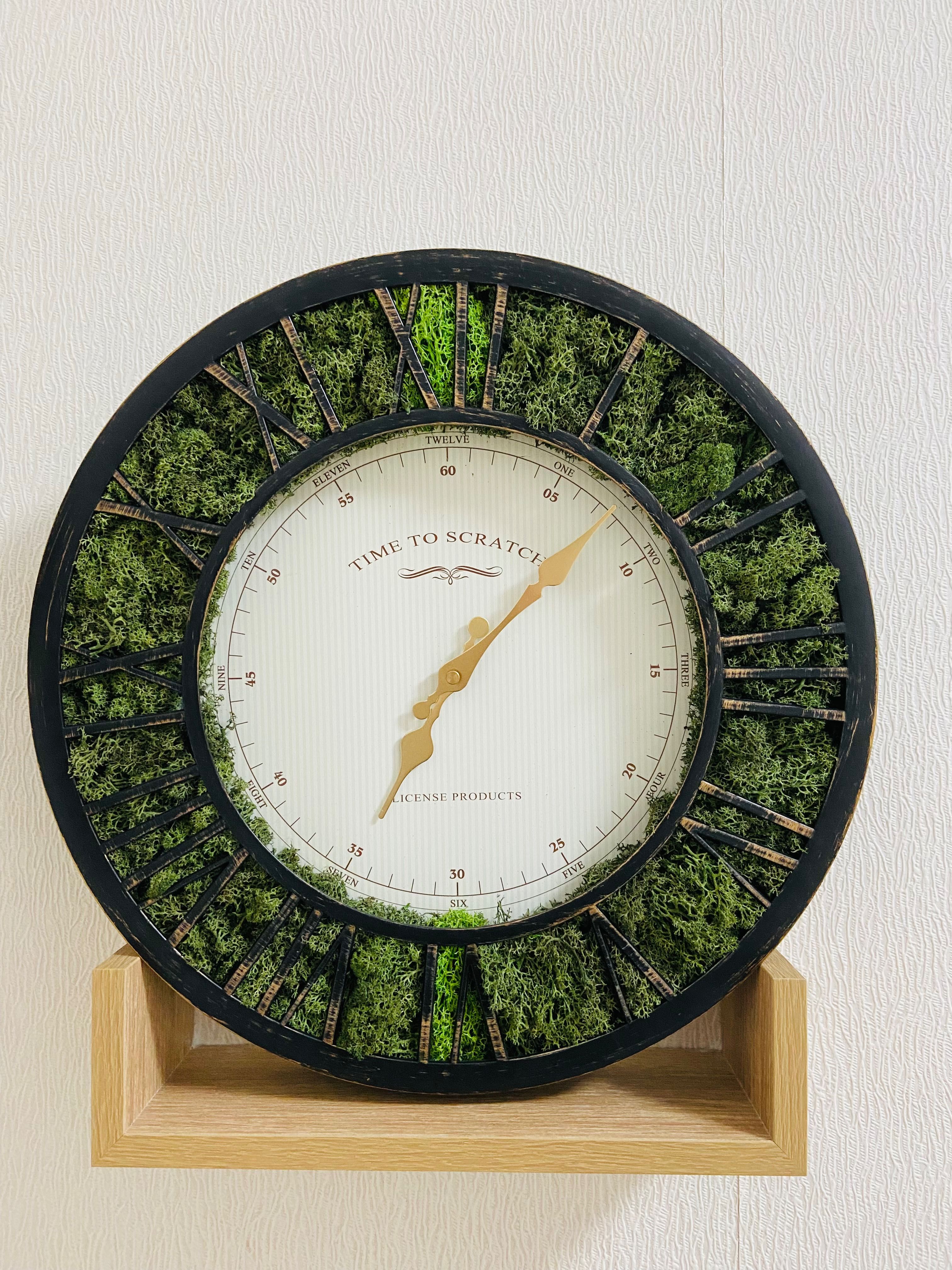 Уникален стенен часовник съчетан със скандинавски мъх