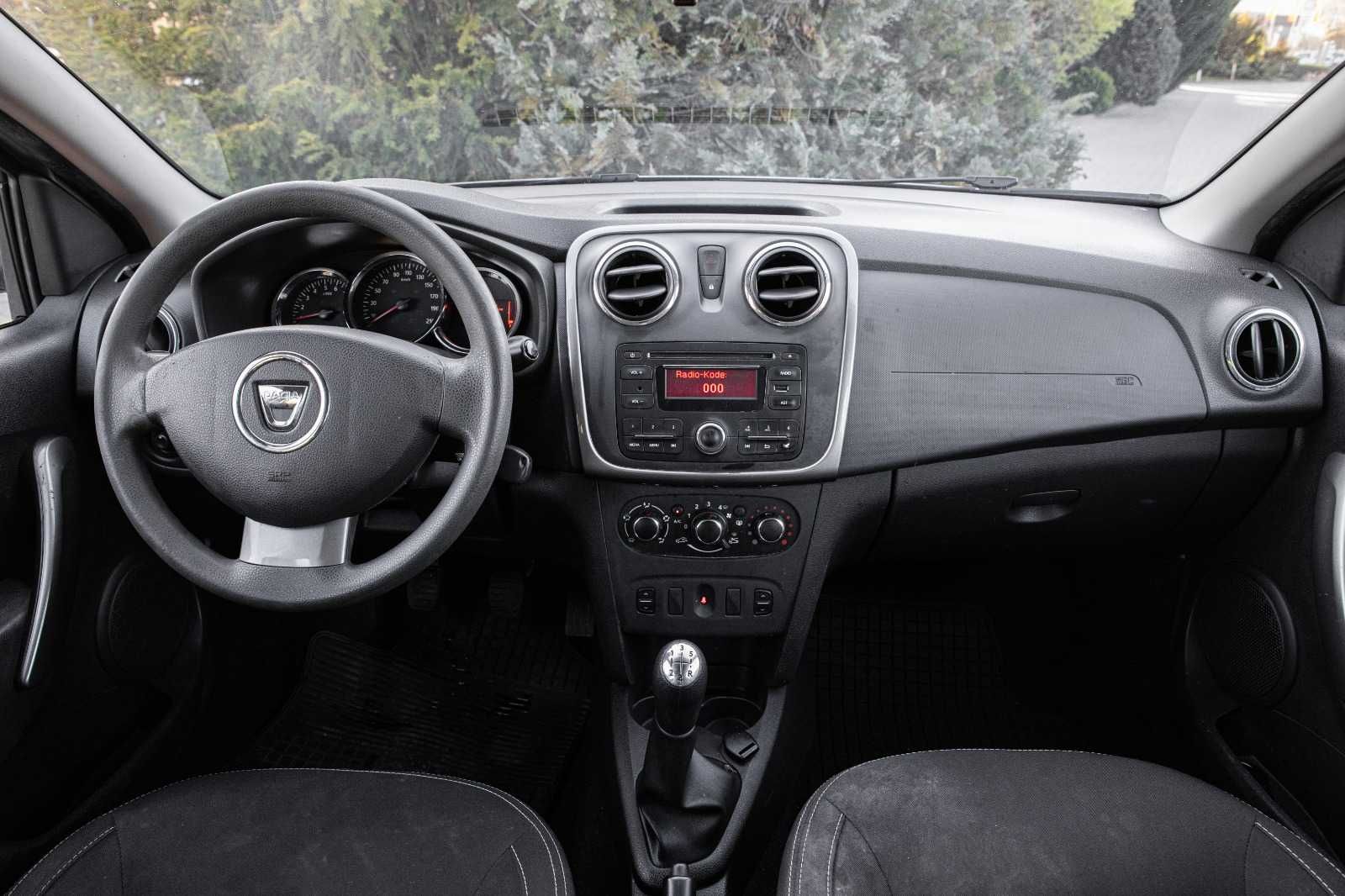 Dacia       Logan