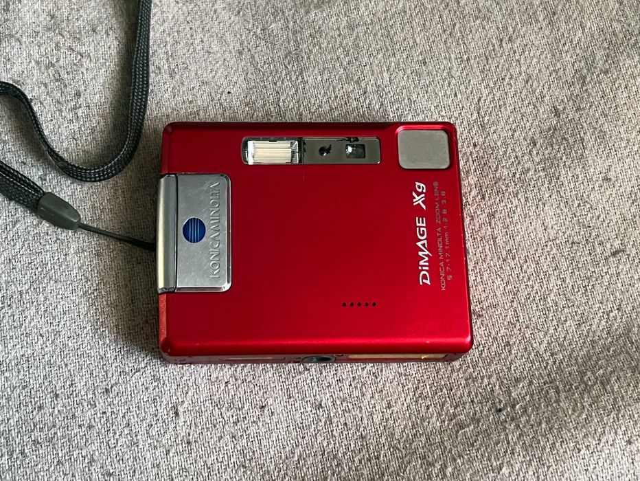 Konica Minolta Dimage Xg rosu 3 2MP aparat rar functional