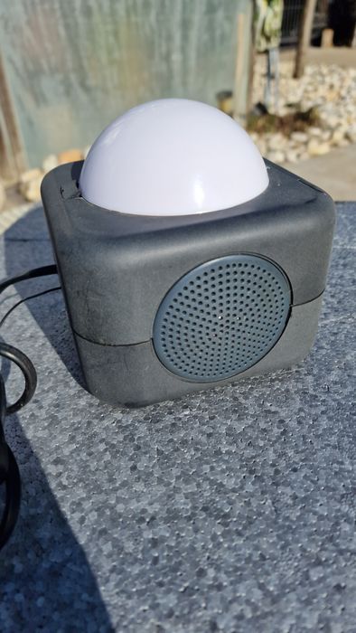 Ceas digital cu radio și lumini funcțional