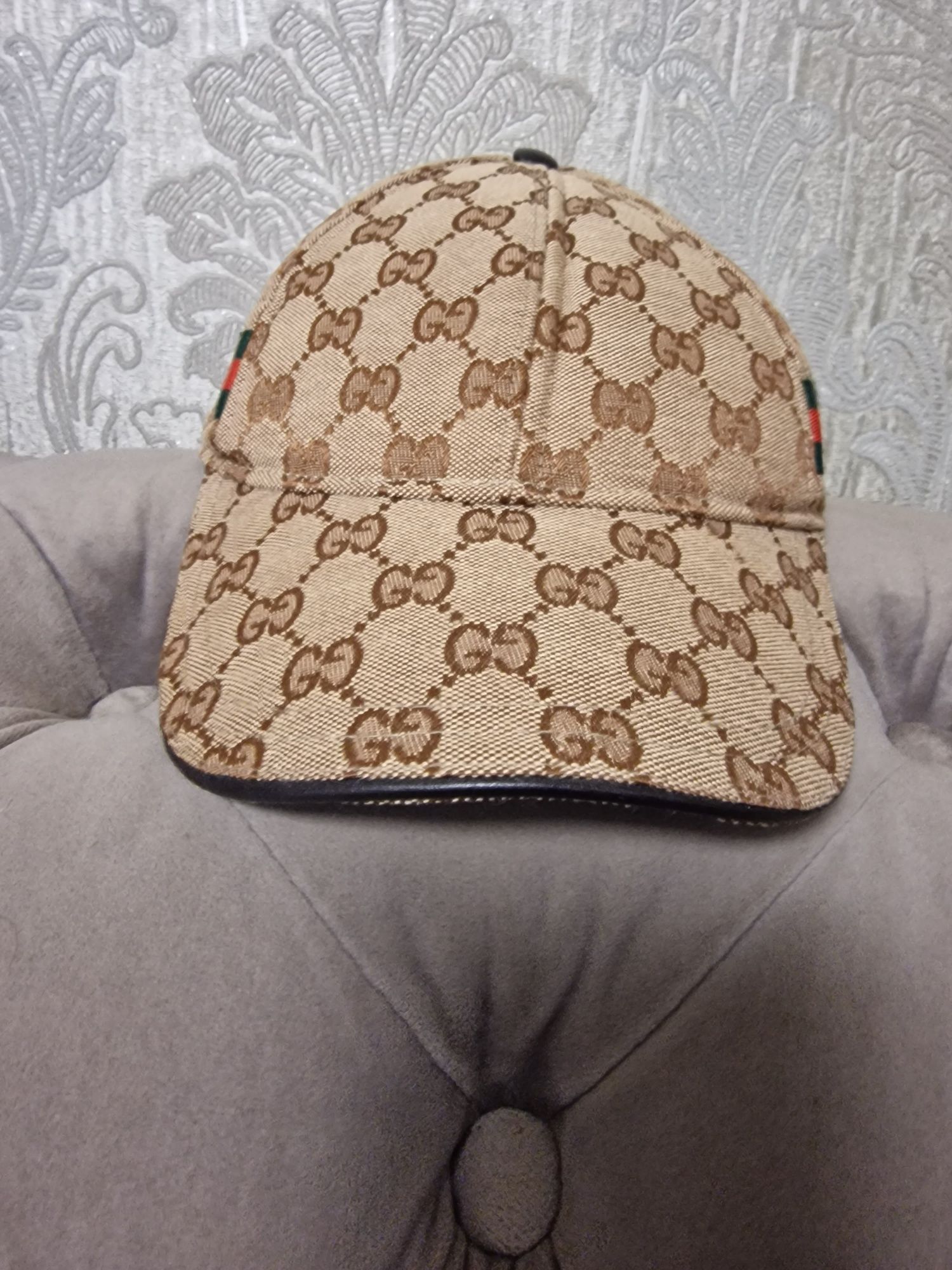 Șapcă Louis Vuitton și Gucci 100 lei