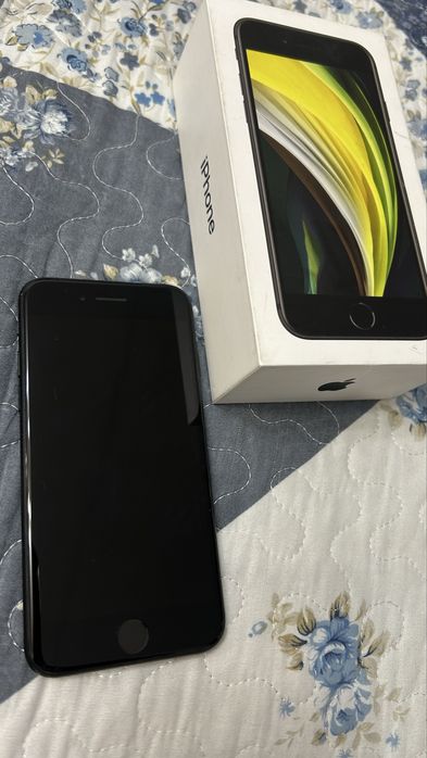 Айфон SE-2020 компактный смартфон с мощным чипом A13 Bionic