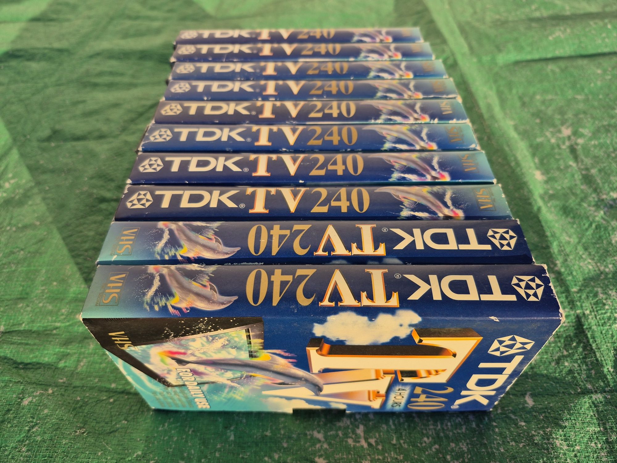 Vând o colecție de 65 casete video VHS originale TDK de 240 de minute