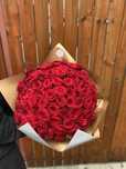Buchet 101 trandafiri naturali-990 lei *cu livrare la domiciliu •
