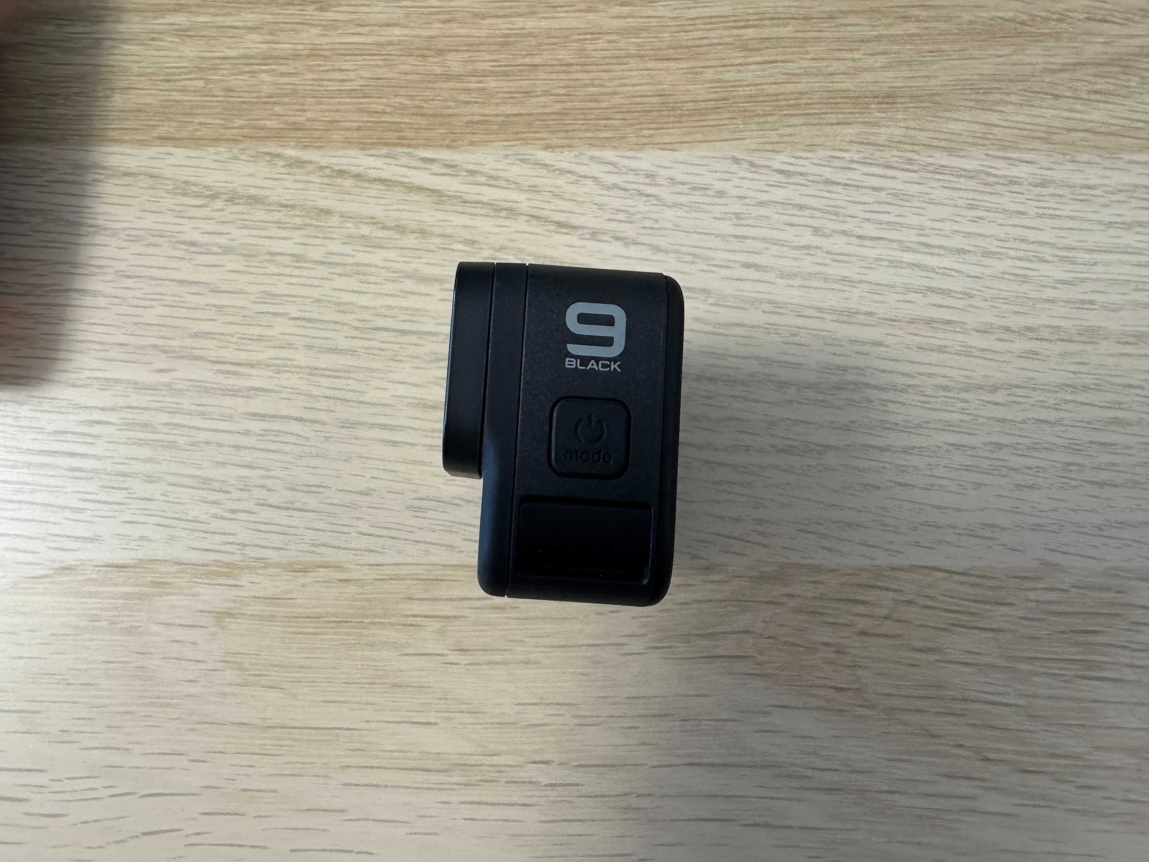 Kit GoPro Hero 9 black (accesorii + carcasa + baterii extra + card)