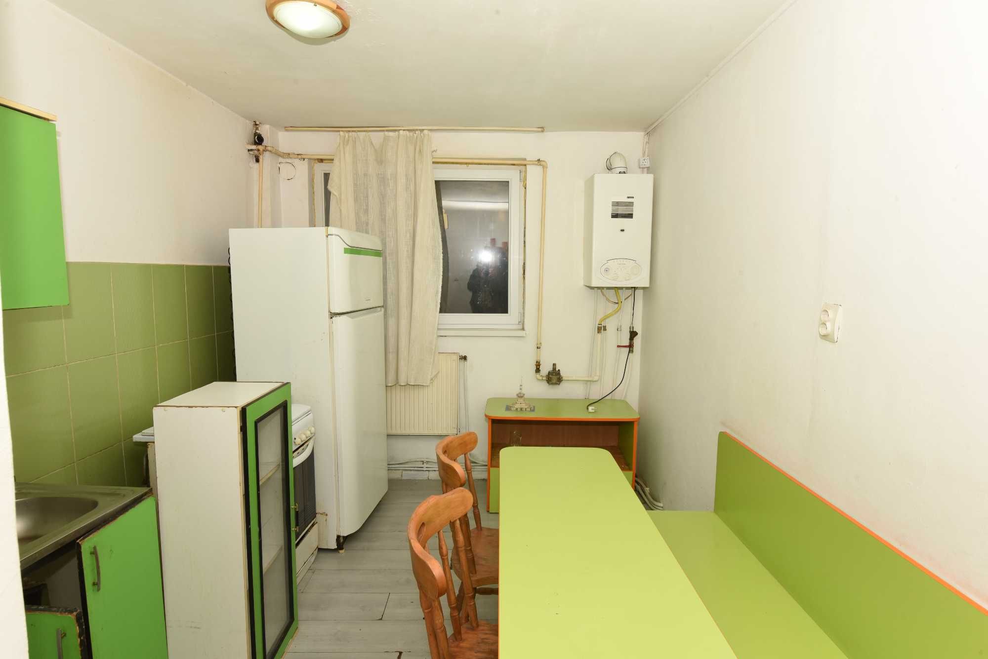 Vand apartament 3 camere