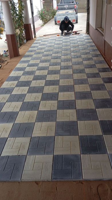 Vând pavele,capace de gard,borduri,rigole.Ofer transport