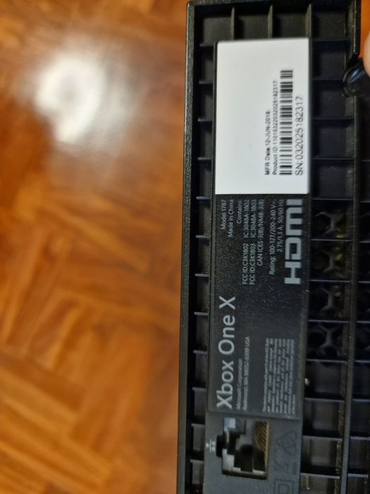 Xbox One X 4K, 1 TB SSD Samsung - ъпгрейд! и 8 игри.