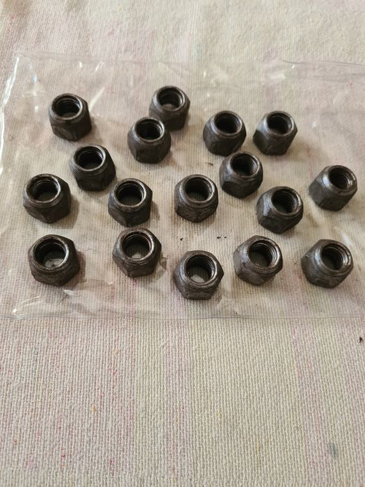 Vând piulite, M 12, ptr jantă de tablă