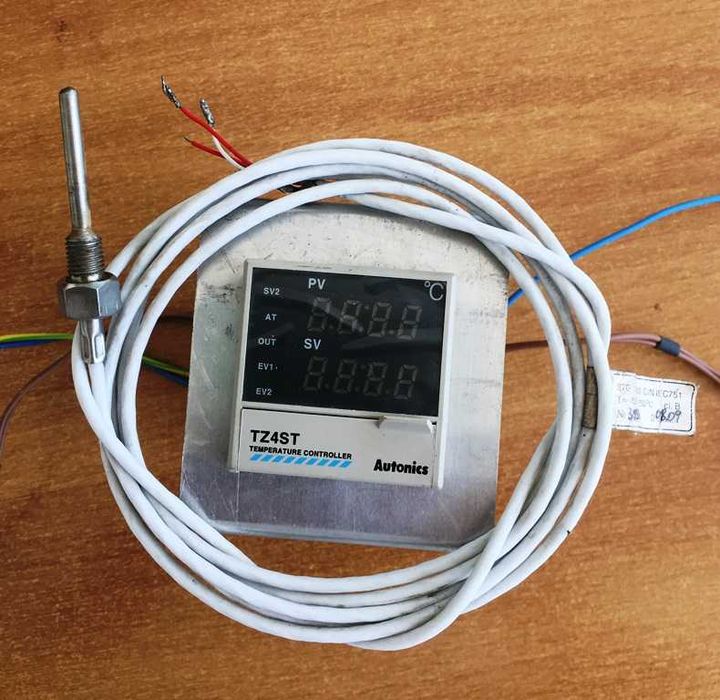 Продавам Термо контролер с Температурен датчик Платина 100 Pt100!!!