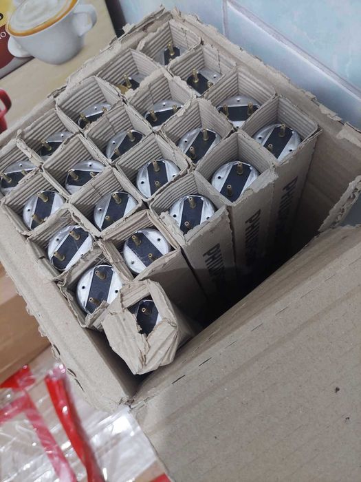 vand 4 buc corp lampa neon+neoane