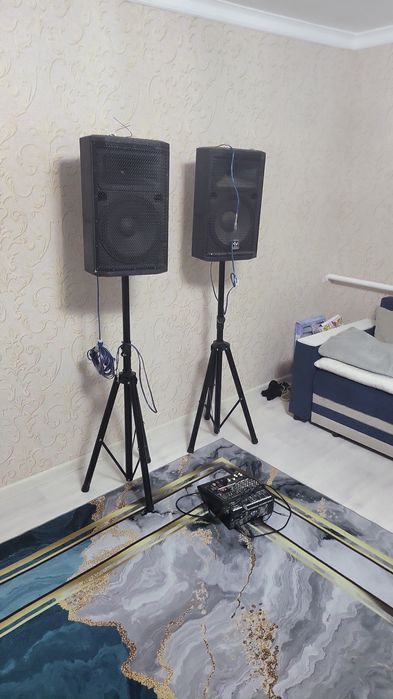 Продам 2 колонки и пульт микшер