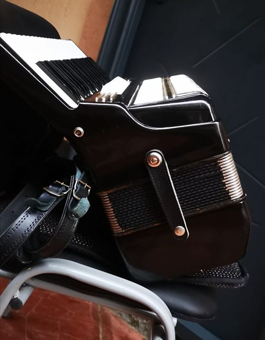 acordeon Hohner Verdi II, 96 bași