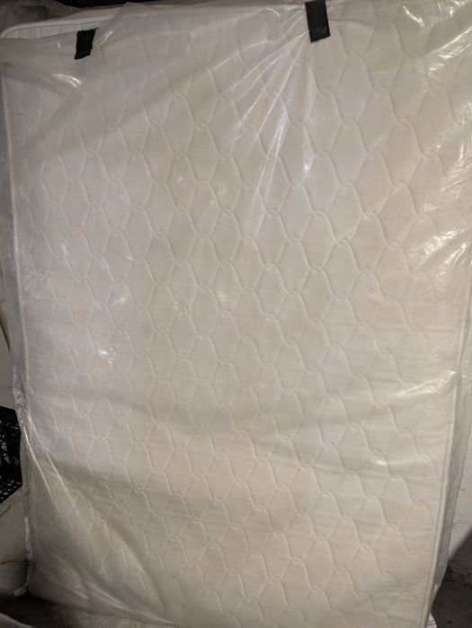 Продавам матрак 2 бр.