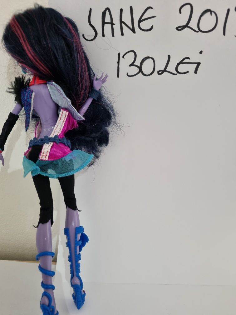 Jane 2013 ,130 lei monster high