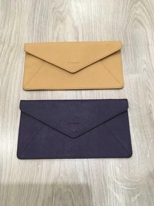 DKNY клъч портфейл в бежаво и лила