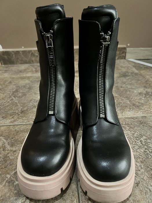 черни боти guess с розова подметка