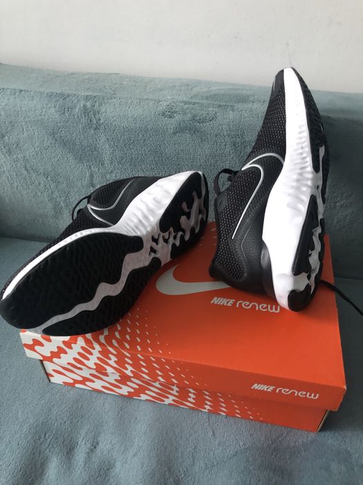Adidasi nike renew