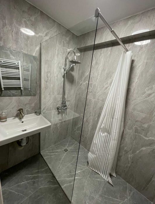 Тристаен имот в Студентски град