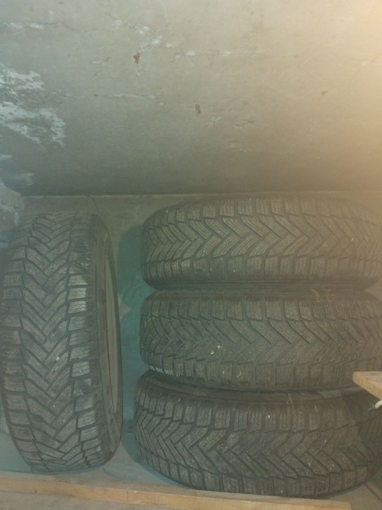 4 броя зимни гуми с джанти Michelin alpin 6 195/65/15 зимни бмв е 46