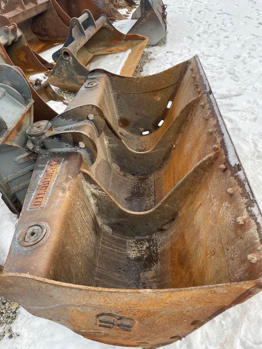 Cupa taluz cu inchlinare hidraulica Baumaschinen