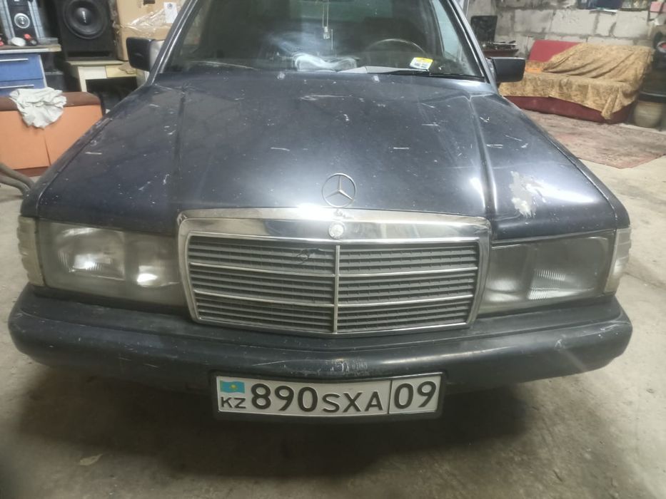 Продаю автомобиль Мерседес 190