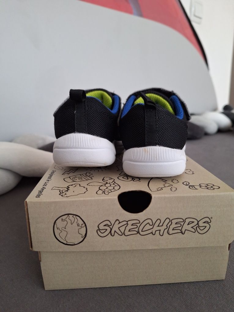 Adidasi skechers marimea 23