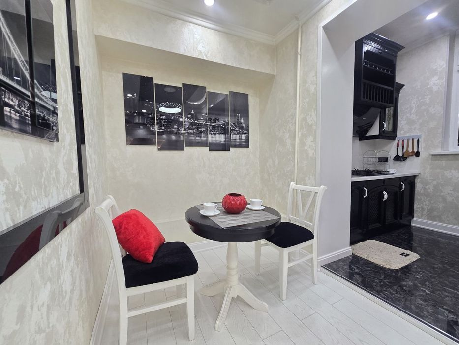 Посуточная квартира для семьи  Loft Black and white & red
