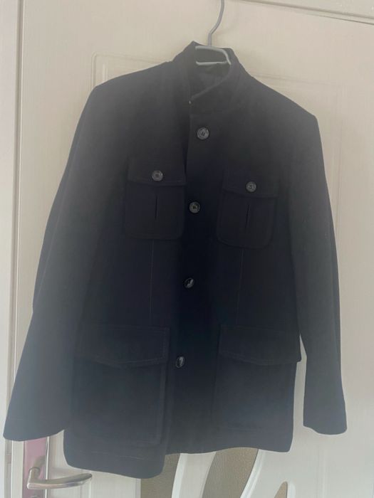 Palton bărbătesc îmbrăcat o singură data