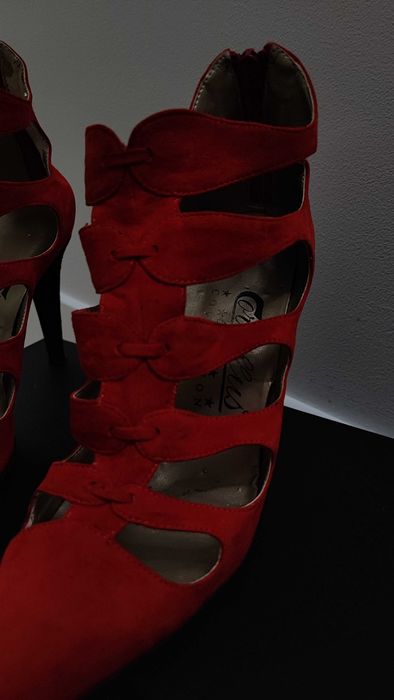 Sandale închise din piele naturală întoarsă