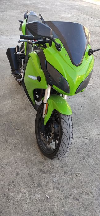 Motocicleta Luxxon 125 cm³