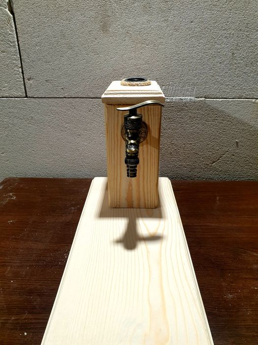 Диспенсър за алкохол