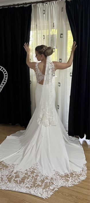 Rochie de mireasa eleganta cu dantelă fină si trenă