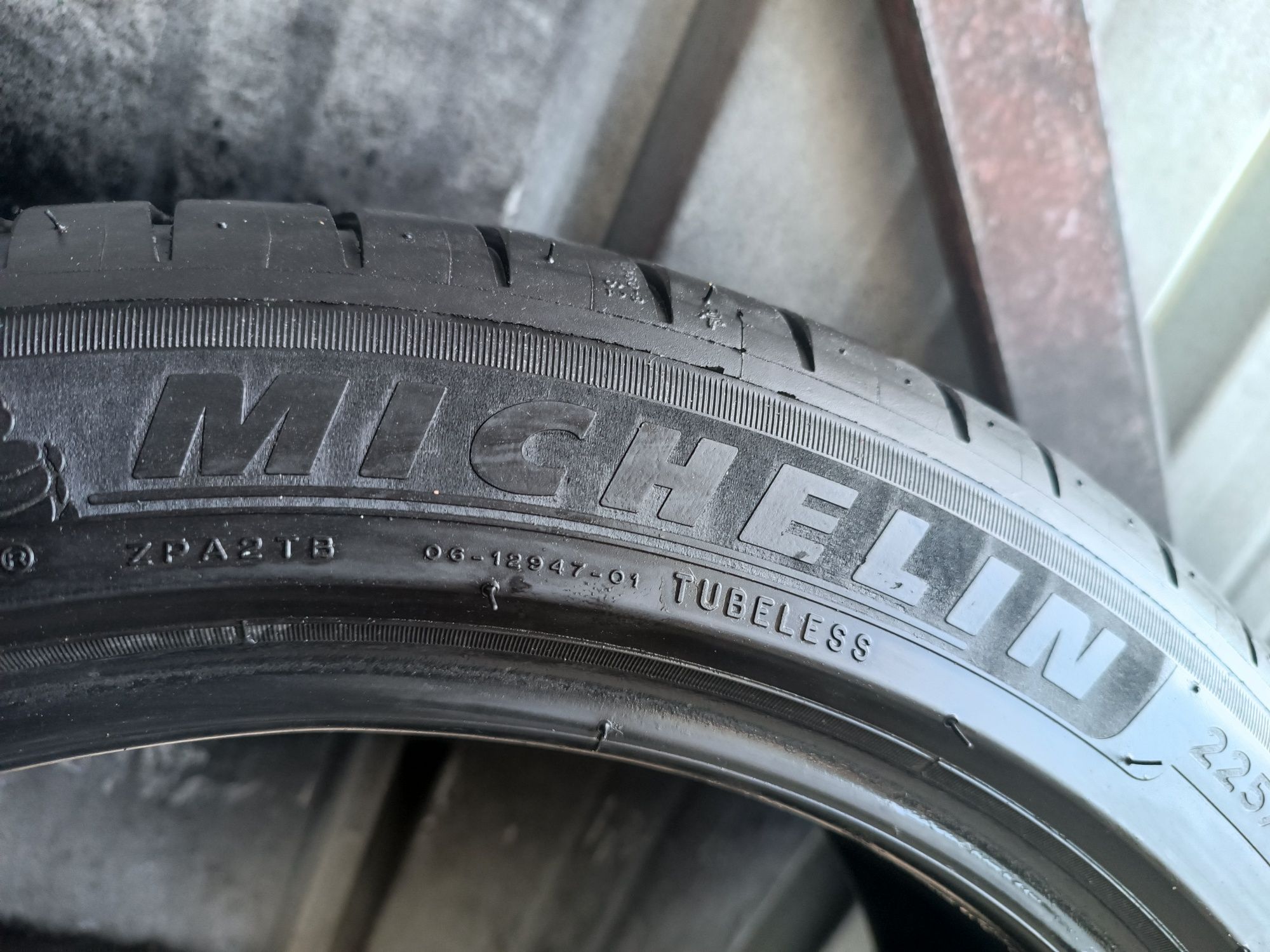 225/45/17 Michelin Дот 1322