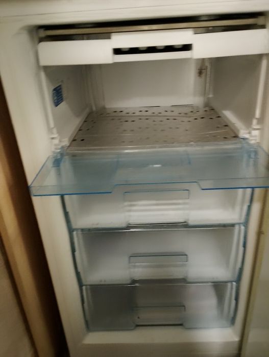 Бяла техника продава се фризер Beko