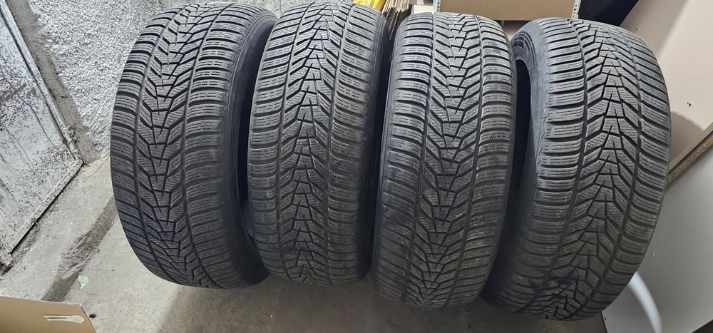 Cauciucuri Hankook Winter I'cept Evo3 de iarna 255/55/19.
Dot -