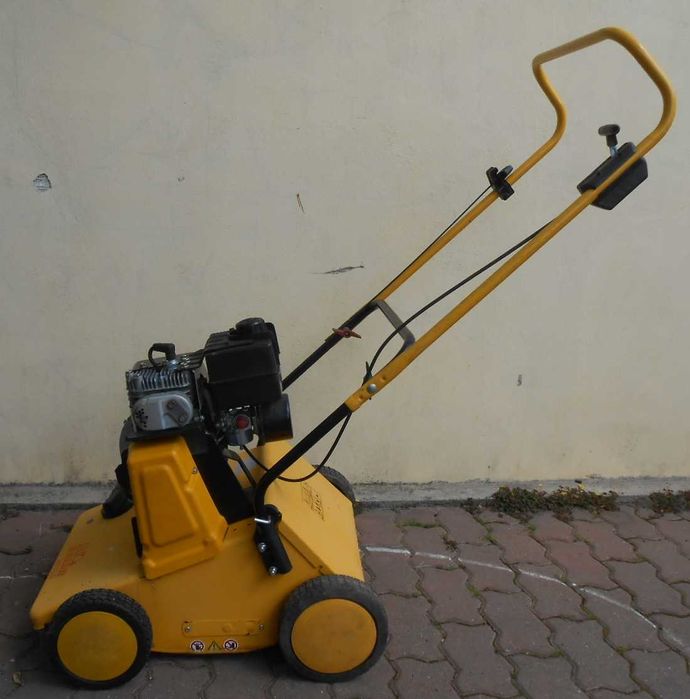 Scarificator aerator gazon motor benzina