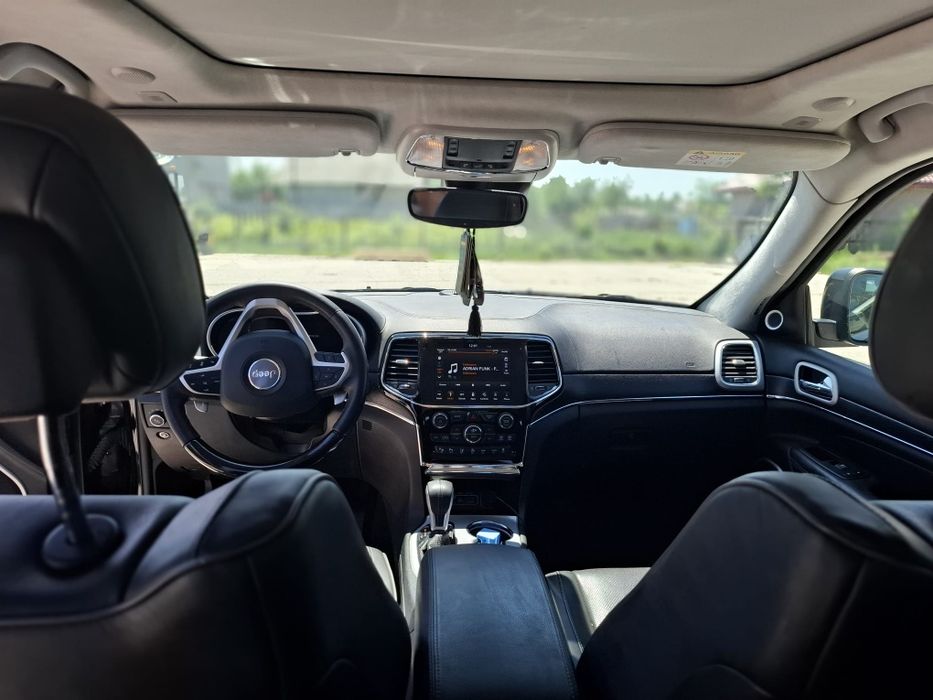 Vând Jeep Grand Cherokee Summit