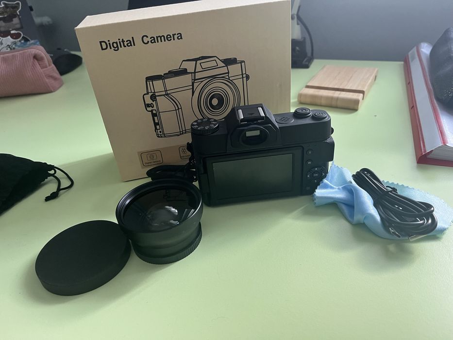 Camera digitala zoom 4K HD+toate accesoriile necesare