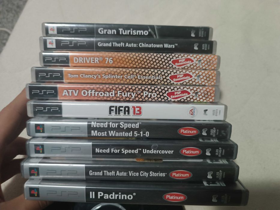 psp + 4gb memory disk + 10 jocuri +camera