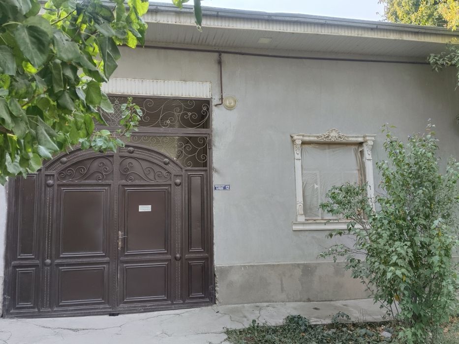 Уй сотилади узимни уйим яхши жойда жойдашган