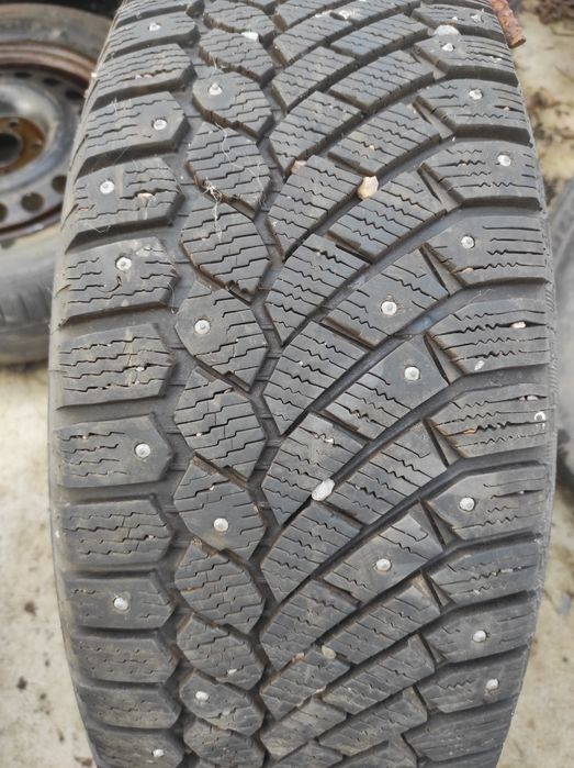 Продам зимние шипованые шины