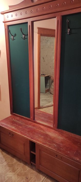 Прихожая из массива дерева