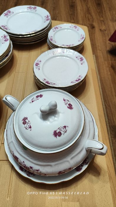 Vând servici de masa cal.1 fabricat la Cluj.12 persoane