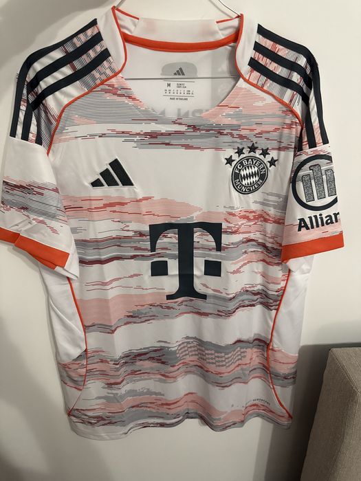 Tricou Bayern Munchen away sezonul nou fotbal