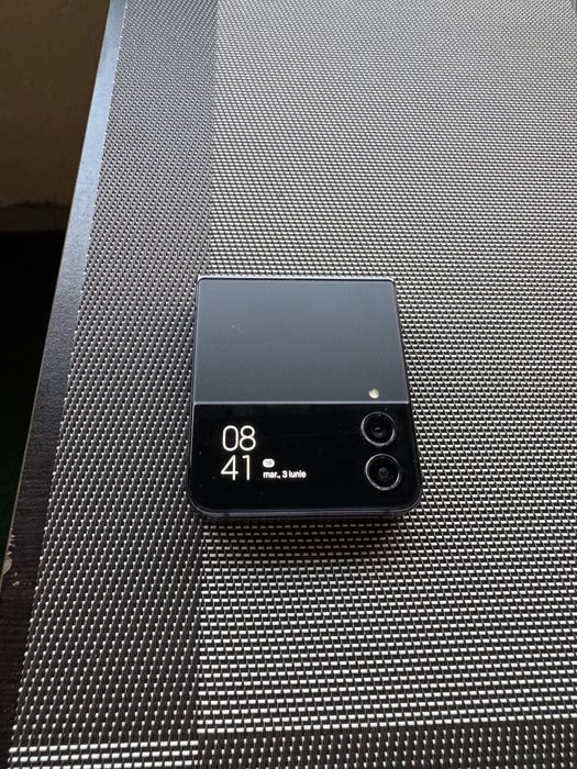 Vând Samsung Z FLIP 4 128GB Black