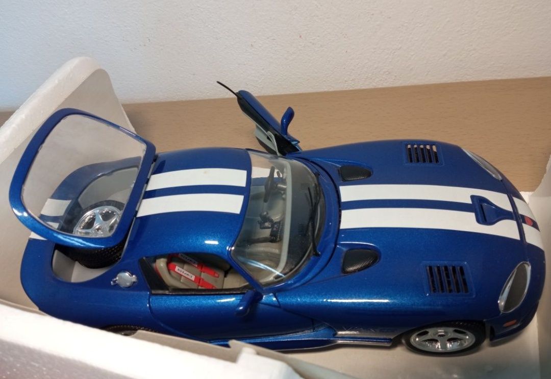 Dodge viper GTS coupe bburago 1 18 
Scara 1:18
Bburago

Pozele reflect