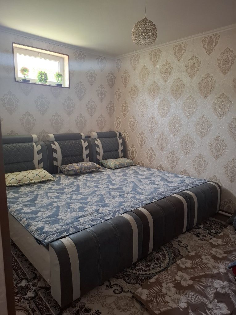 Vobkent tuman Bobur ko'chasida hamma qulayliklarga ega hovli sotiladi