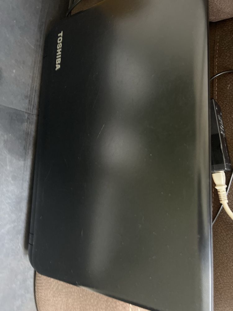 Лаптоп             toshiba
